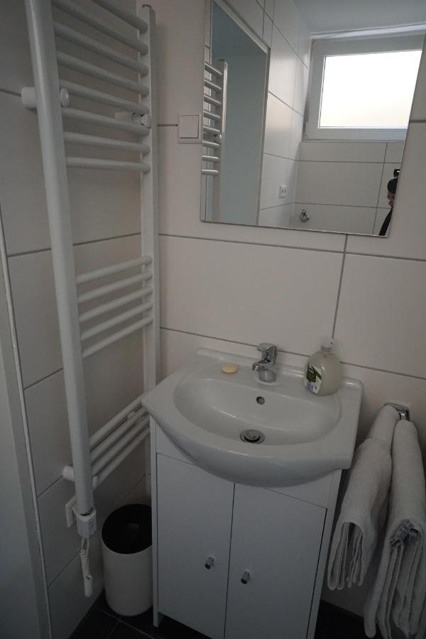 Neue Und Zentral Gelegene Wohnung In Щутгарт Екстериор снимка